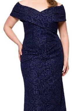 NWT Besty & Adam Jacquard Off The Shoulder Formal Gown in Navy/Purple. Size 12